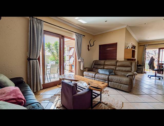 3 BEDROOM SECTIONAL TITLE FOR SALE IN MORELETA PARK